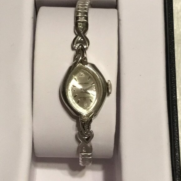 Vintage ladies Waltham watch w/ 2 tiny diamonds & 10K rolled gold Speidel band - Picture 8 of 15